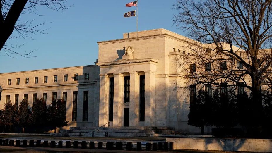 Fed planeja acelerar o aperto monetário.  É um bom momento para comprar dólares americanos?